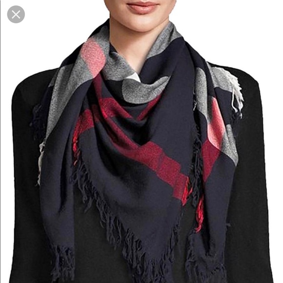 Burberry Accessories - 💕AUTHENTIC BURBERRY NAVY CHECK SCARF💕